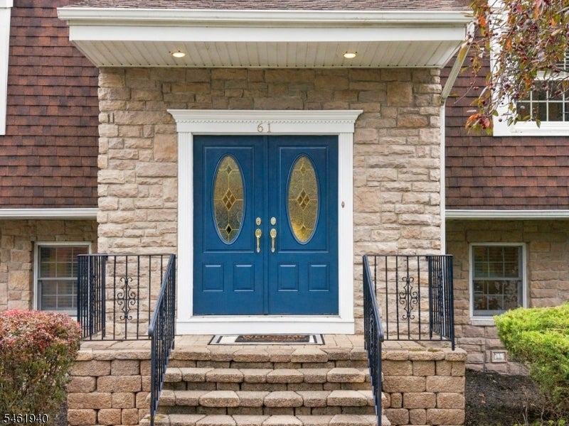 61 Geoffrey Way