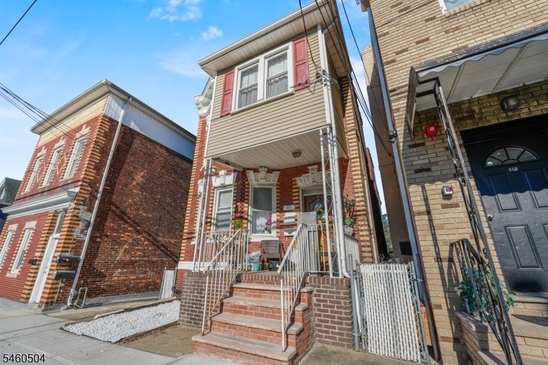 317 Harrison Ave