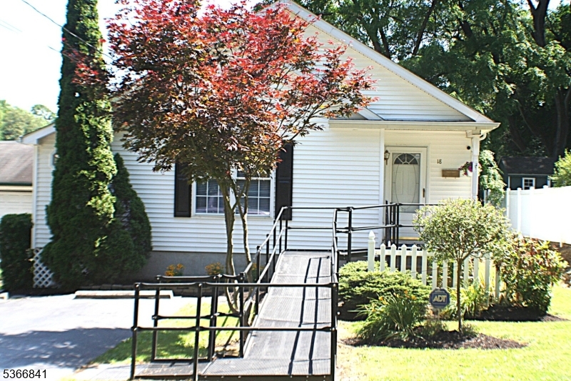 18 Cummins St
