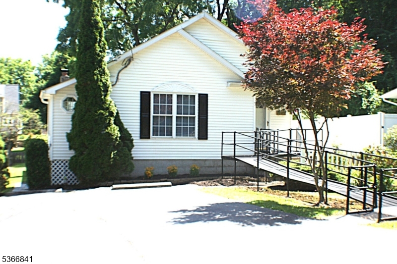 18 Cummins St