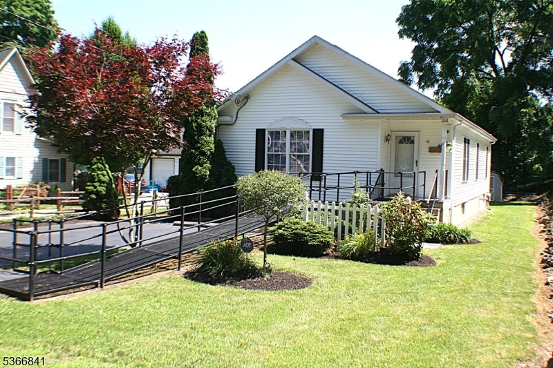 18 Cummins St