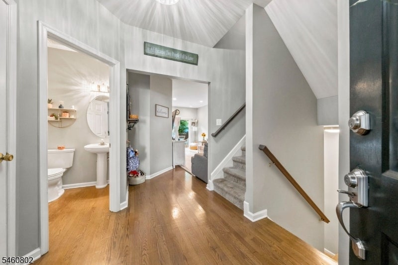 9 Old Orchard Ct