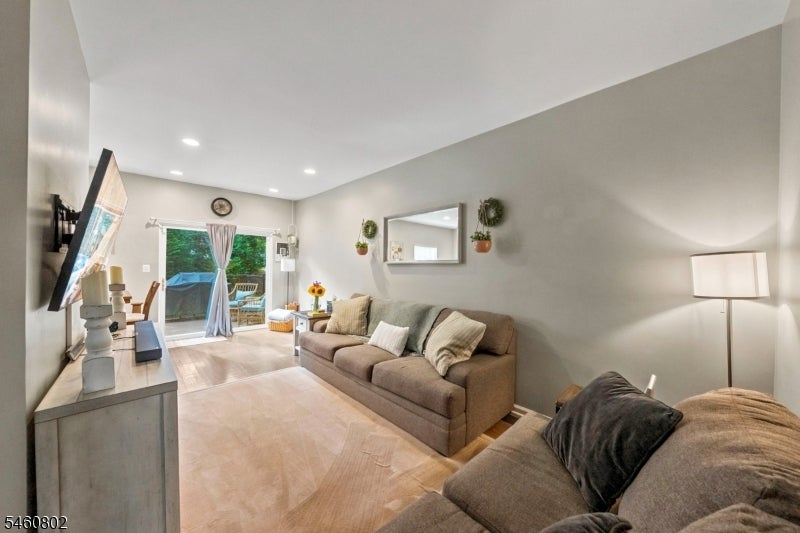 9 Old Orchard Ct