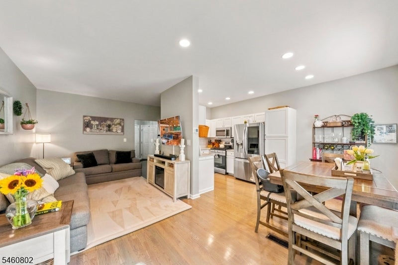 9 Old Orchard Ct