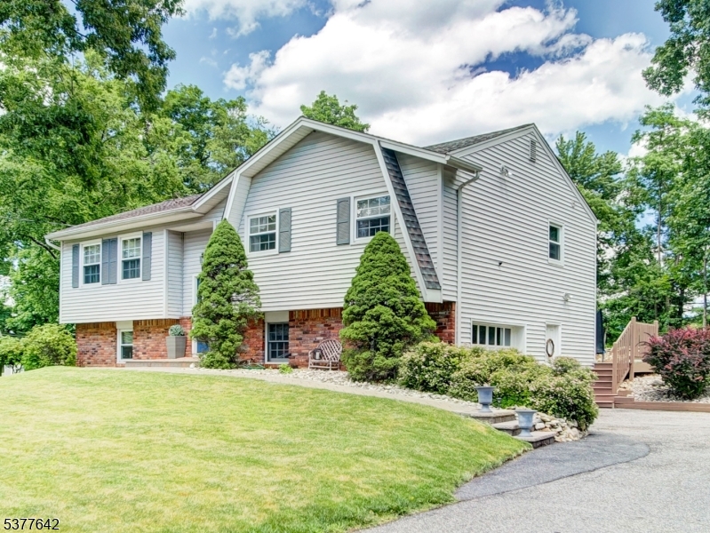 17 Sunset Dr