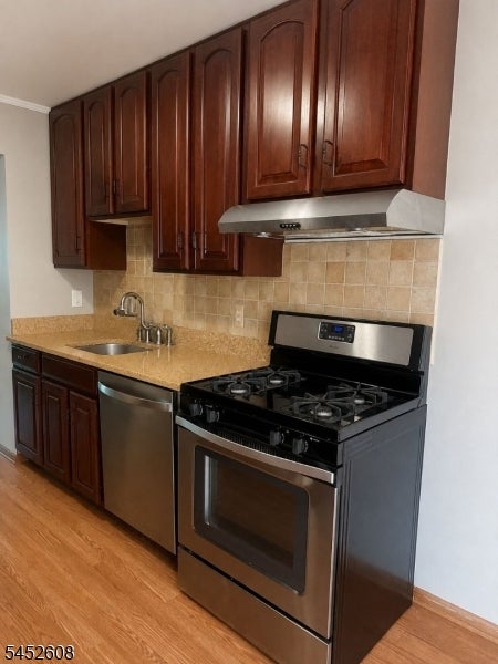 2 Colonial Ct