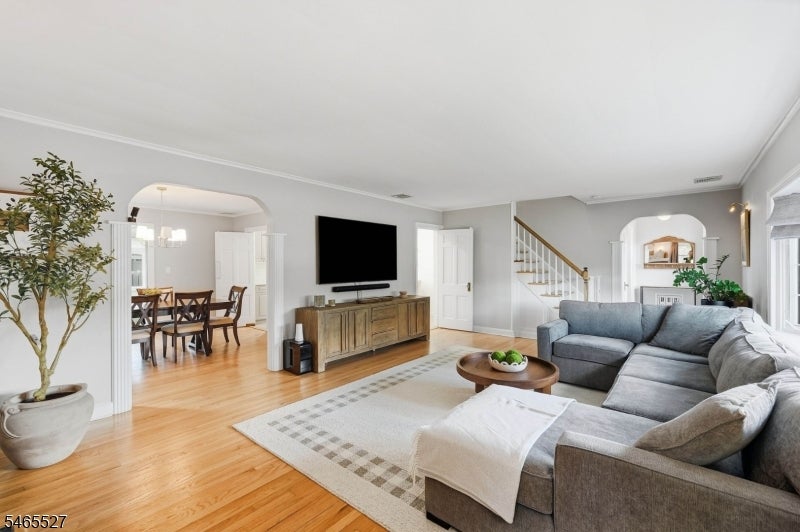 2766 Larchmont Rd