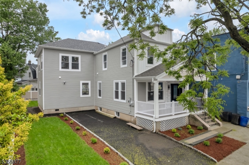 382 Broughton Ave