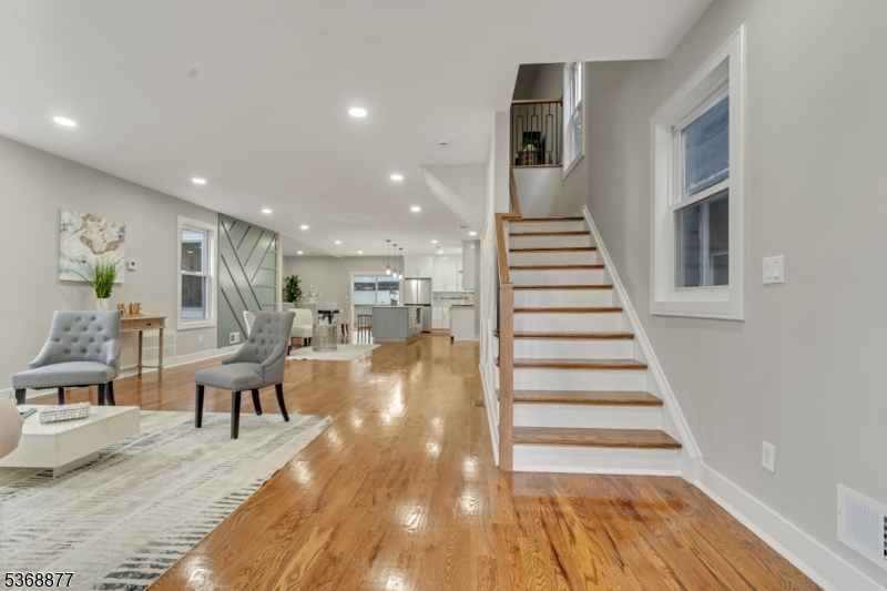 382 Broughton Ave