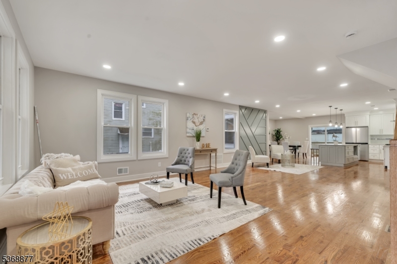 382 Broughton Ave