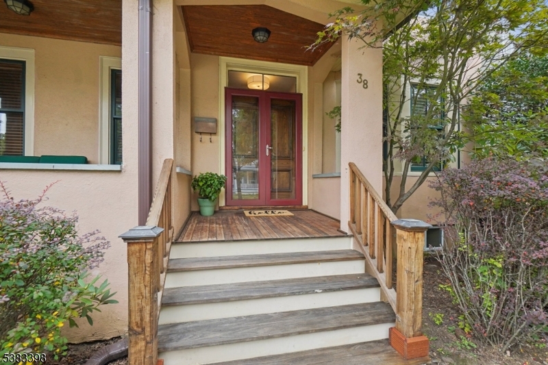38 Montague Pl