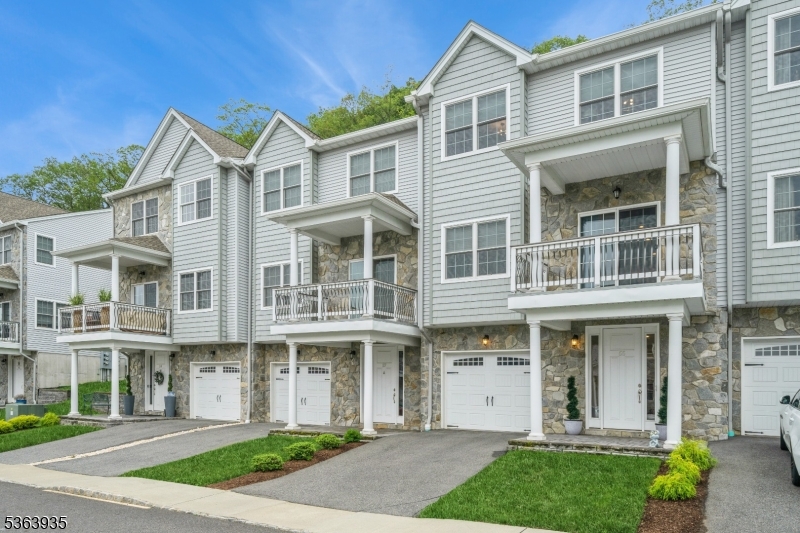 55 Halina Ln
