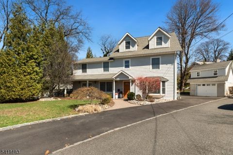 8 Dean Ct Rutherford Boro NJ 07070