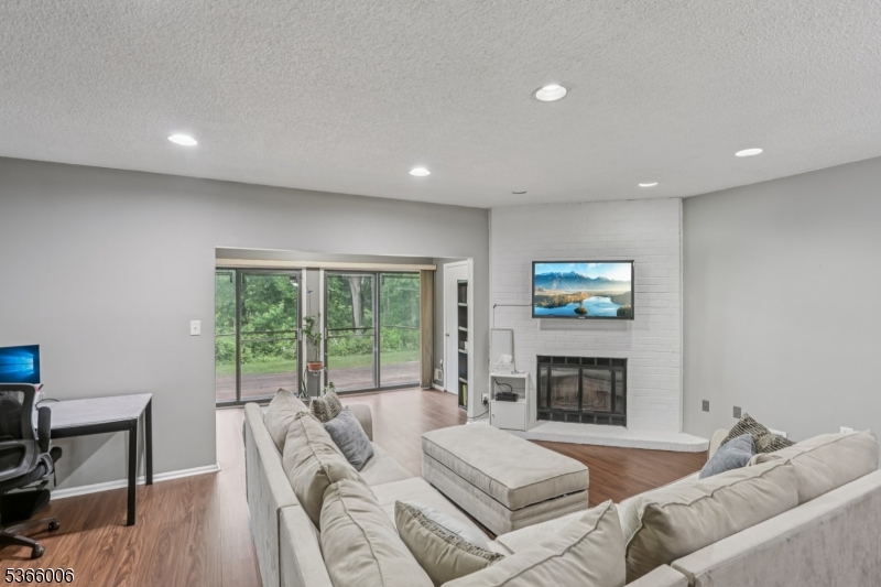 91 Pear Tree Ln