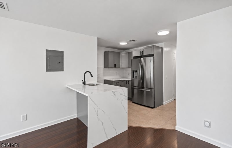700 4Th Ave