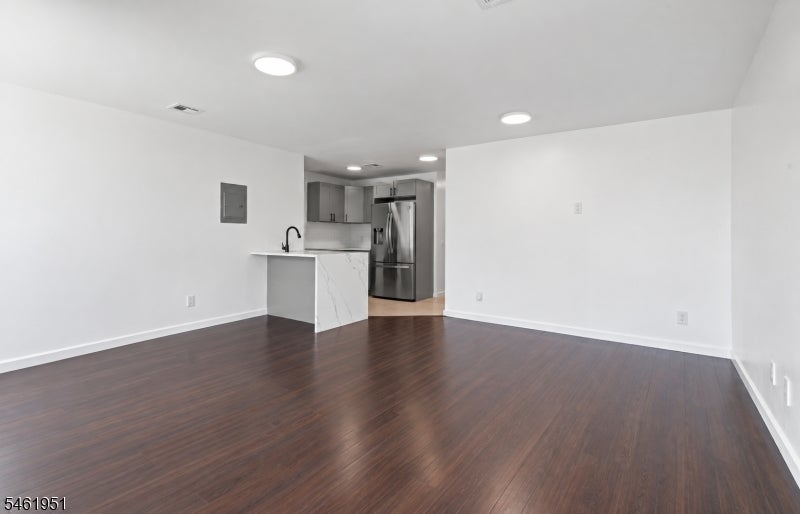 700 4Th Ave