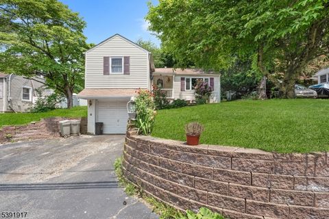 Photo of 50 Oakwood Ave, Mine Hill, NJ 07803 (MLS # 3993489)