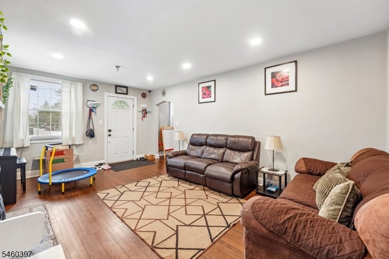 731 Mayflower Ave