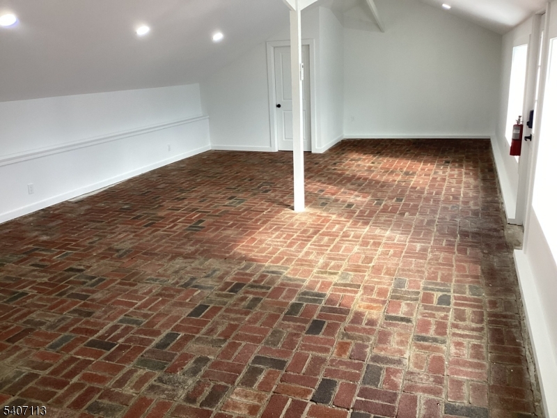 99 Kingwood Stockton Rd