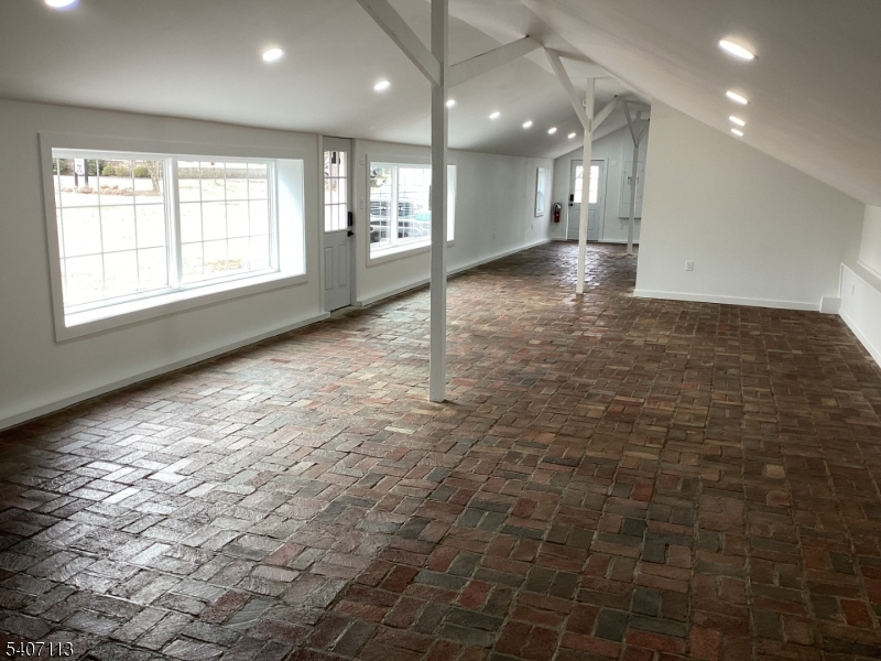 99 Kingwood Stockton Rd