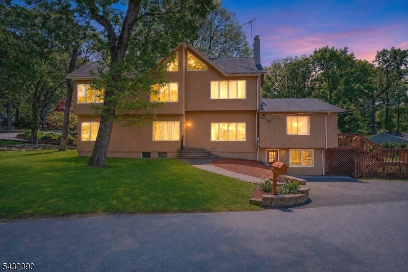 17 Hickory Dr