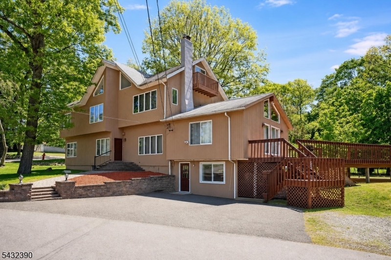 17 Hickory Dr