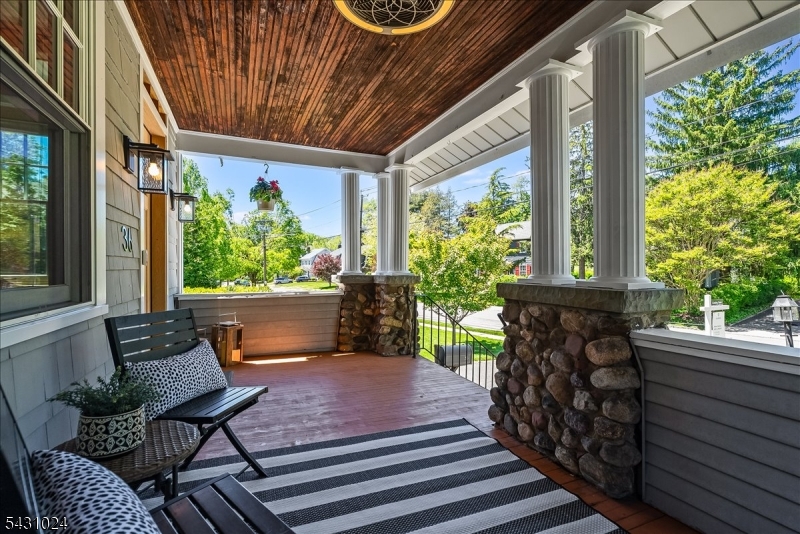 36 Salter Pl