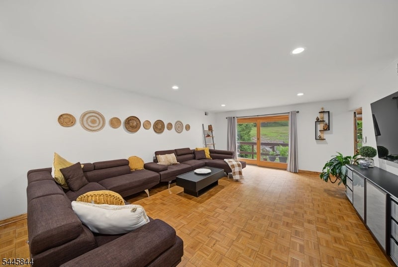 4 SKYTOP DRIVE