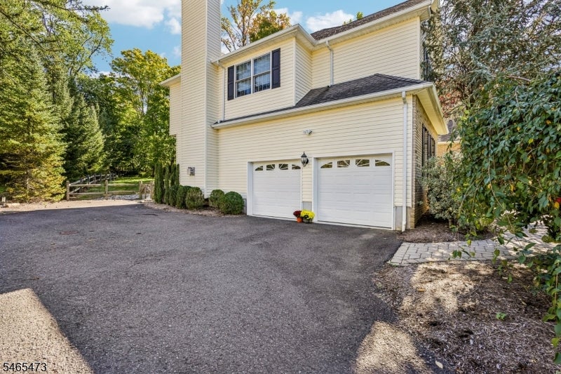 22 Mount Airy Rd