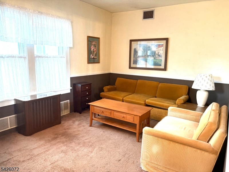 525 Forest Ave