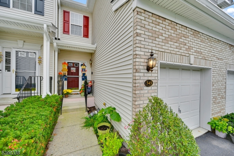 545 Coventry Dr