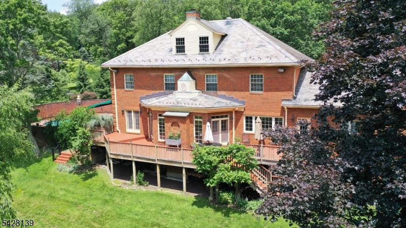 8 Chestnut St