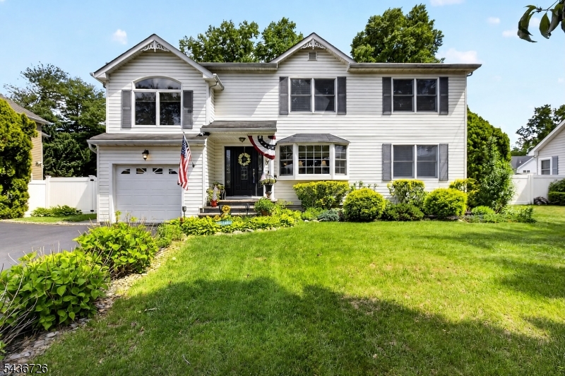 37 Hall Dr