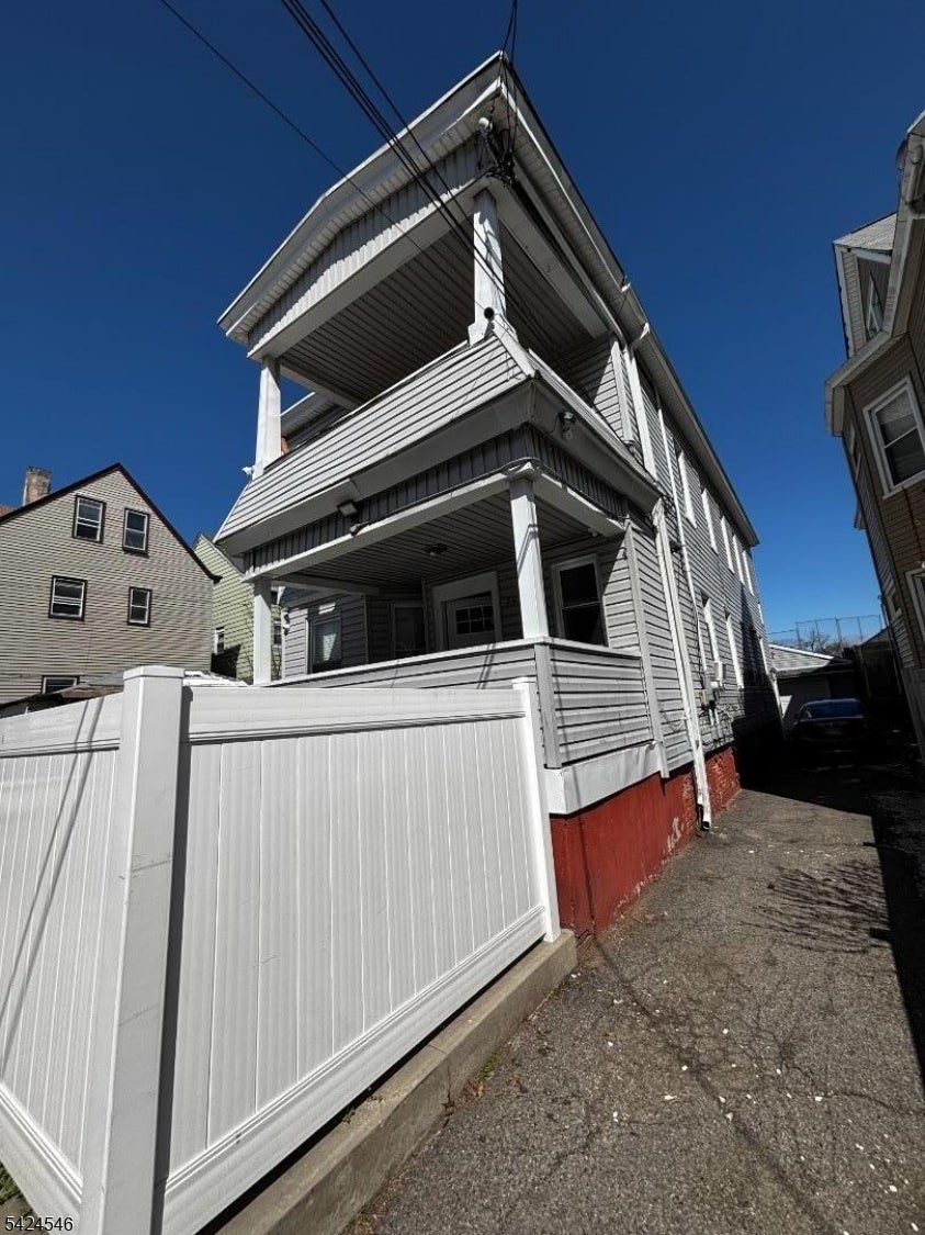 203 Lawrence St