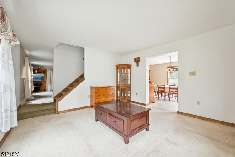 8 Mendham Ave