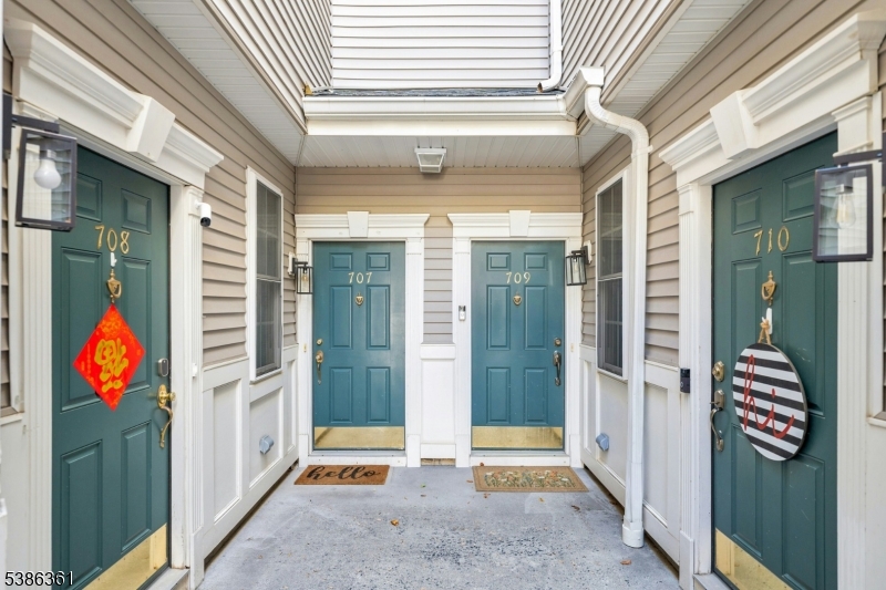 709 Donato Cir 709