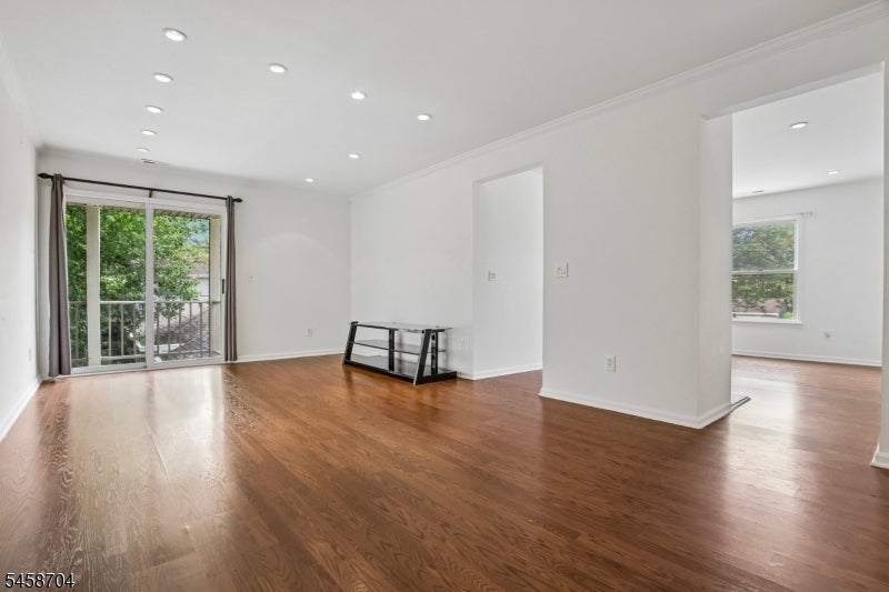 44 Jamestown Rd