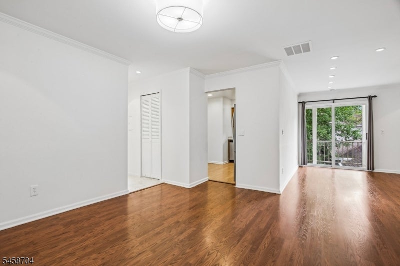 44 Jamestown Rd