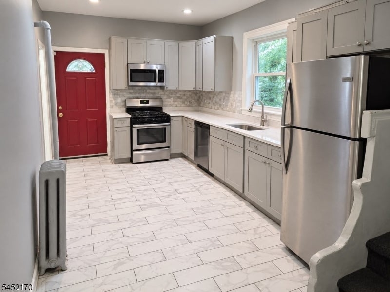 4 Hawthorne Pl