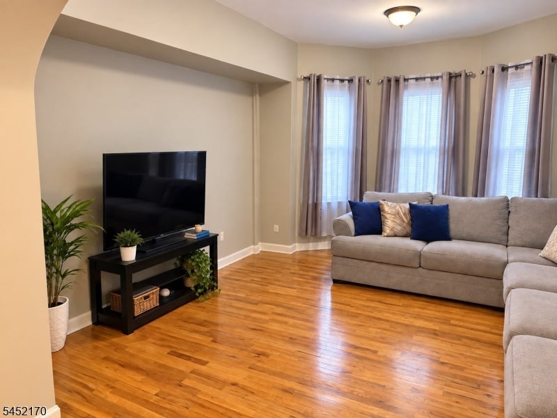 4 Hawthorne Pl
