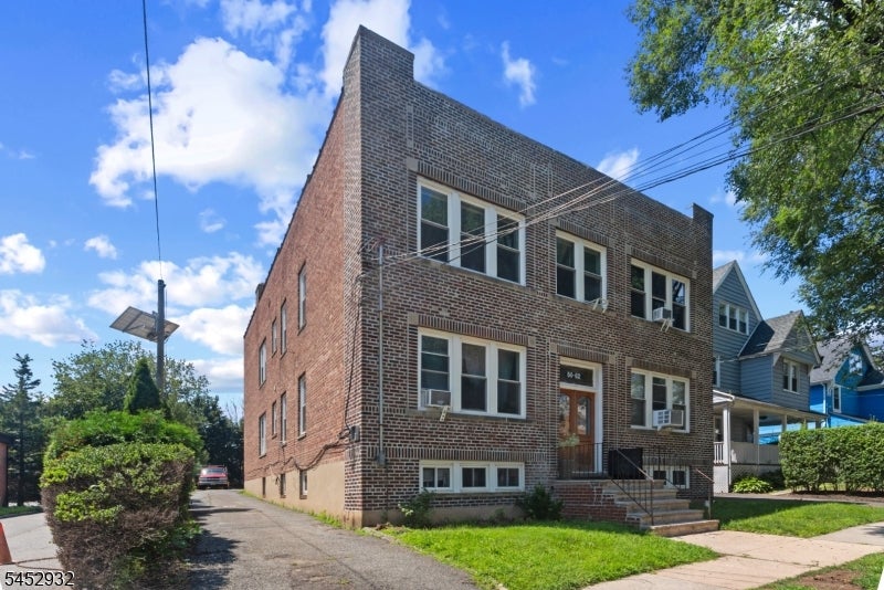 60-62 Elmwood Ave 3