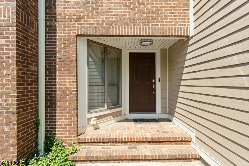 7 Lenox Ct