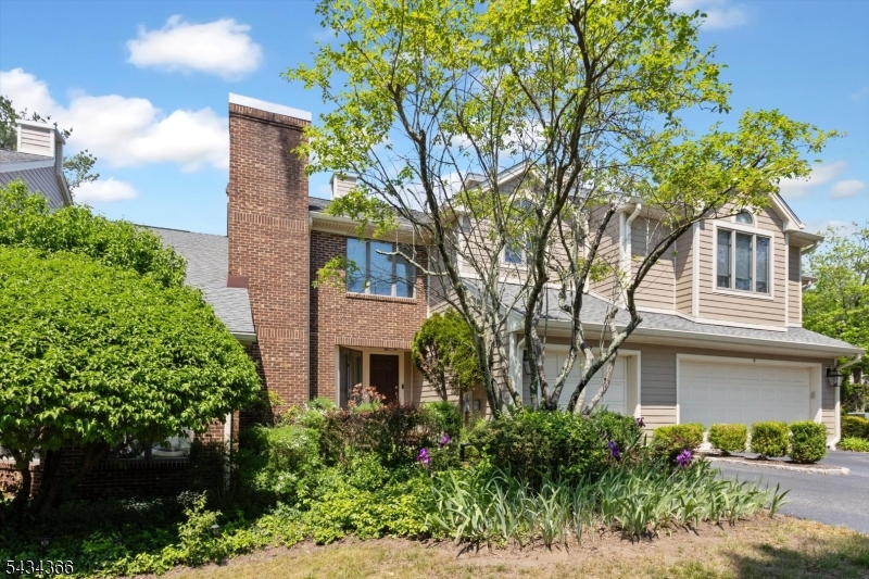 7 Lenox Ct