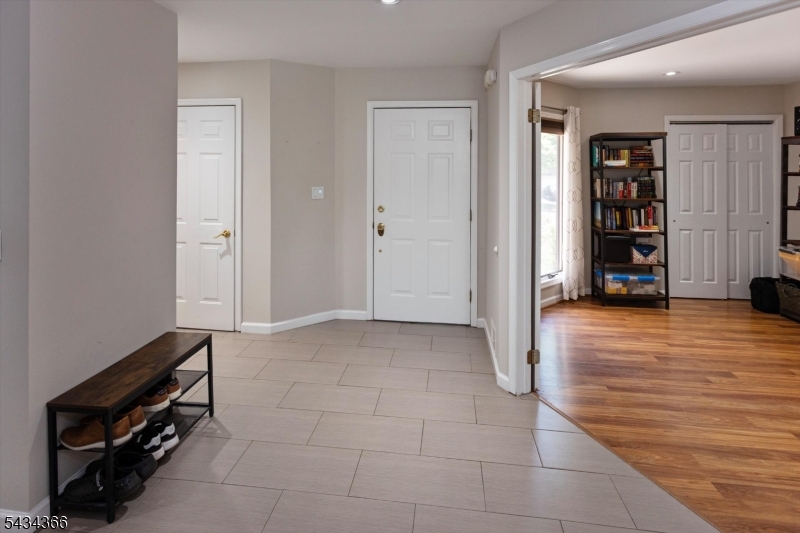 7 Lenox Ct