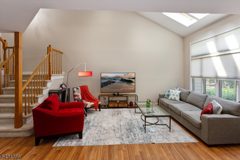 7 Lenox Ct