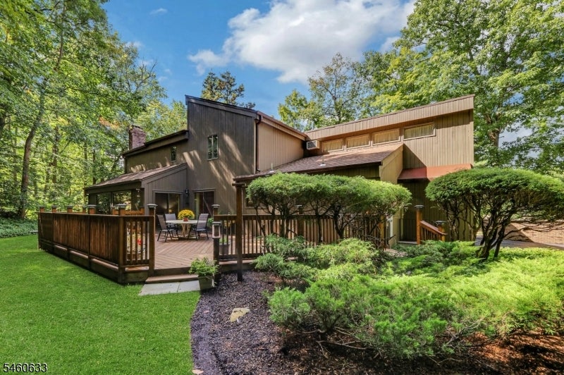 100 Cheshire Ln