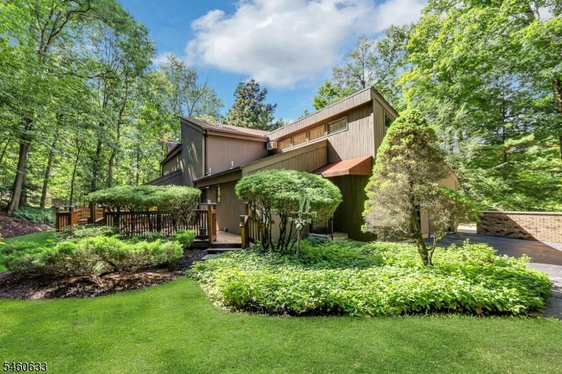 100 Cheshire Ln