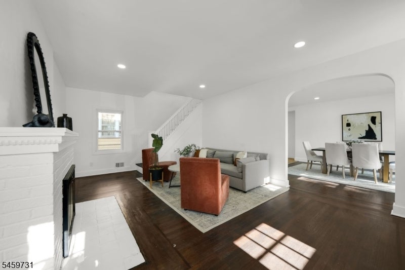 857 Livingston Rd