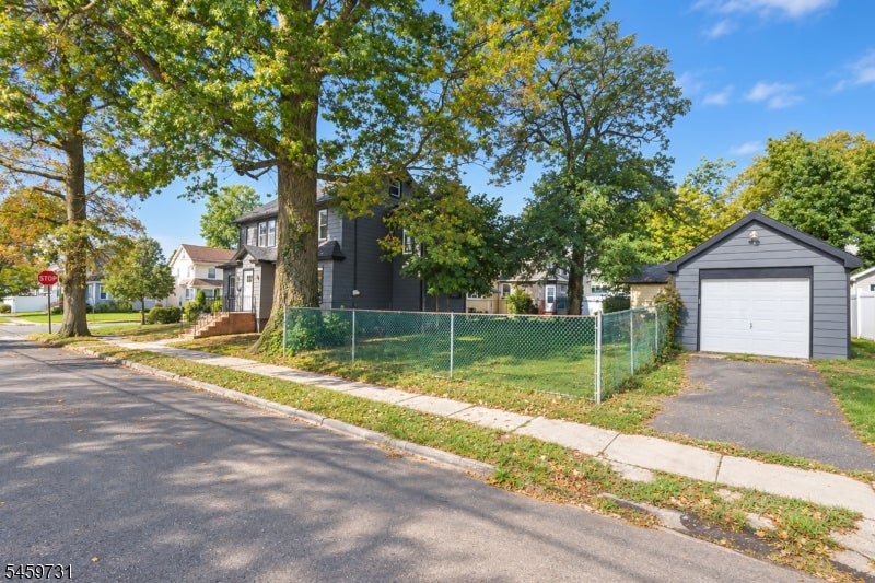 857 Livingston Rd