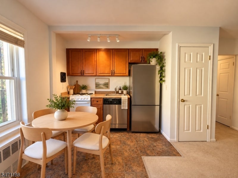 6-12 Hillside Ave C0204